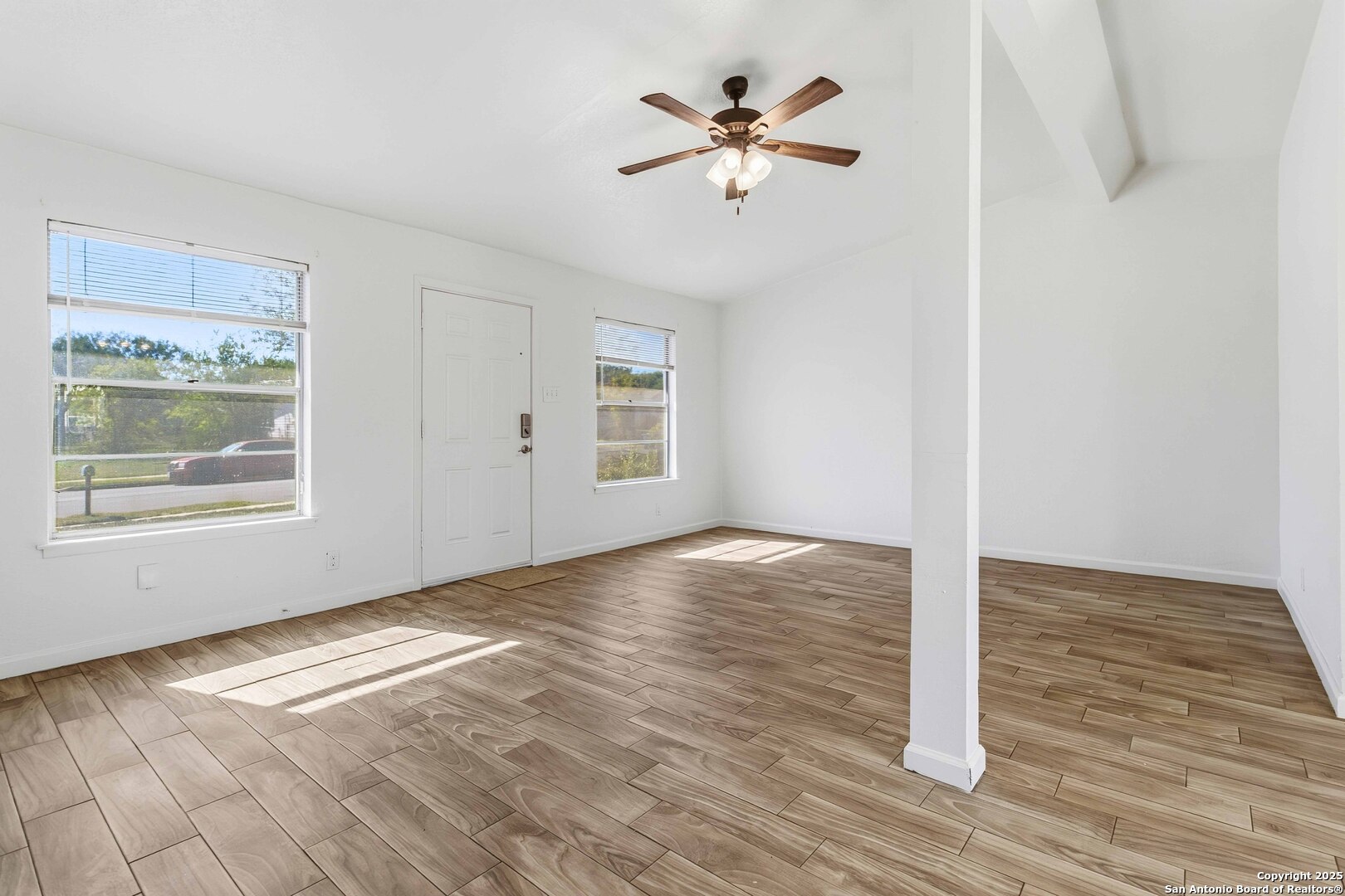 6207 Deer Valley