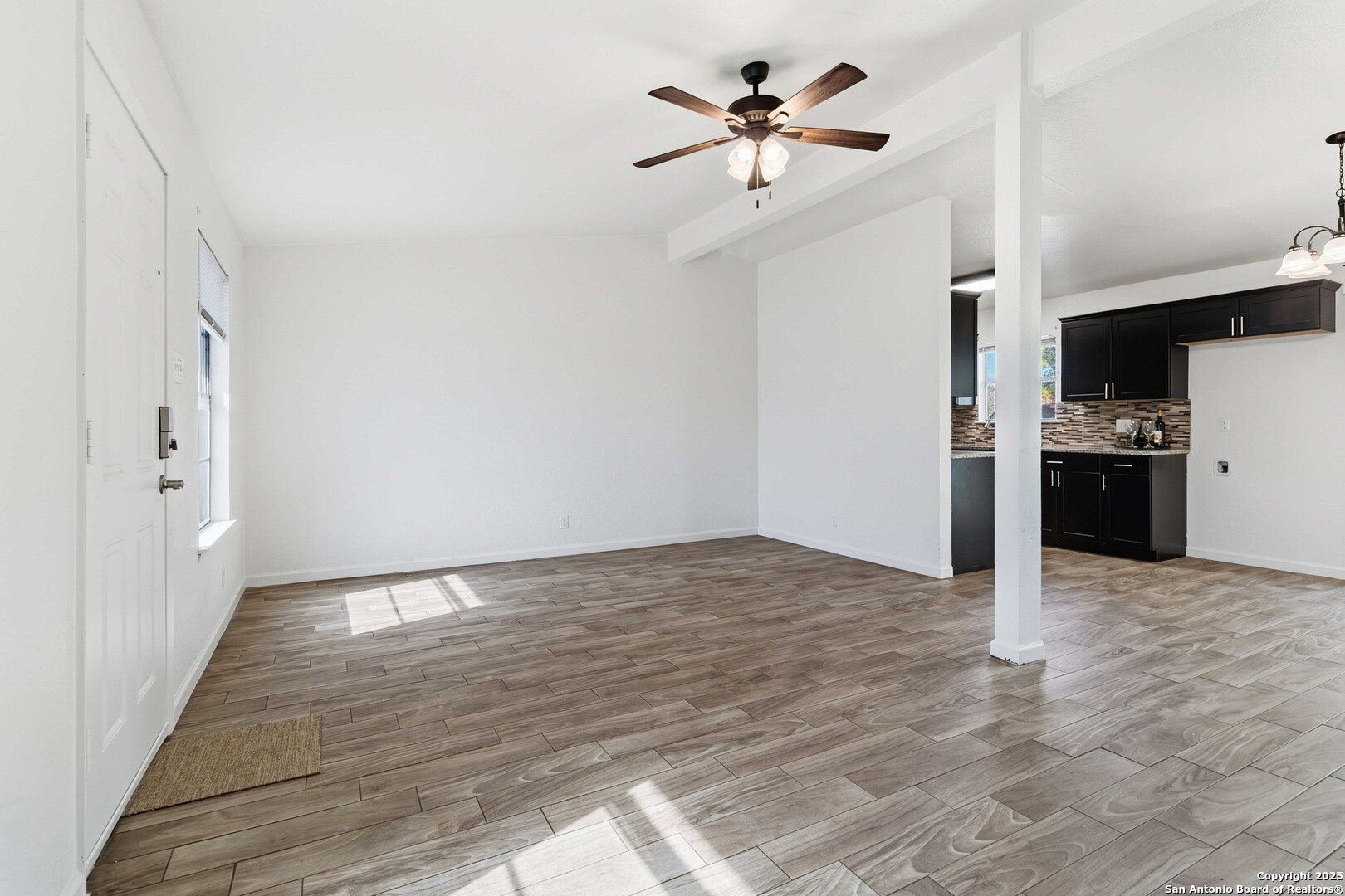 6207 Deer Valley