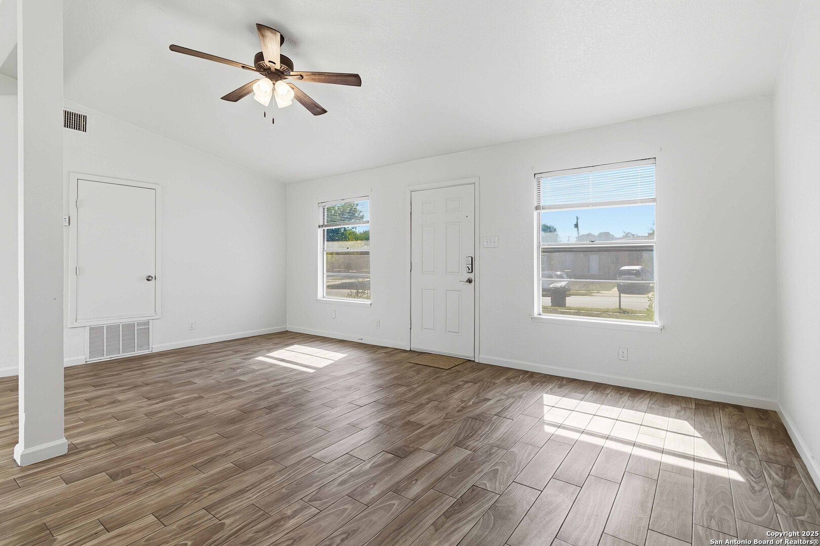 6207 Deer Valley