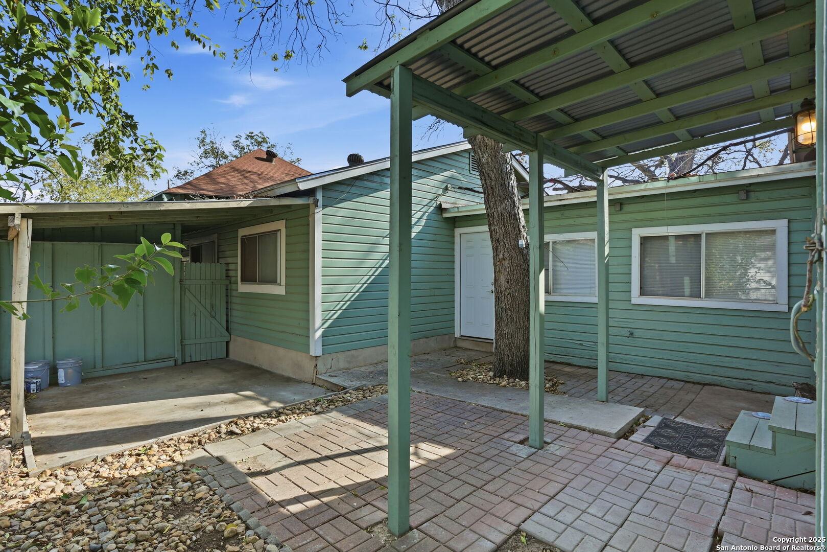 105 Dewitt