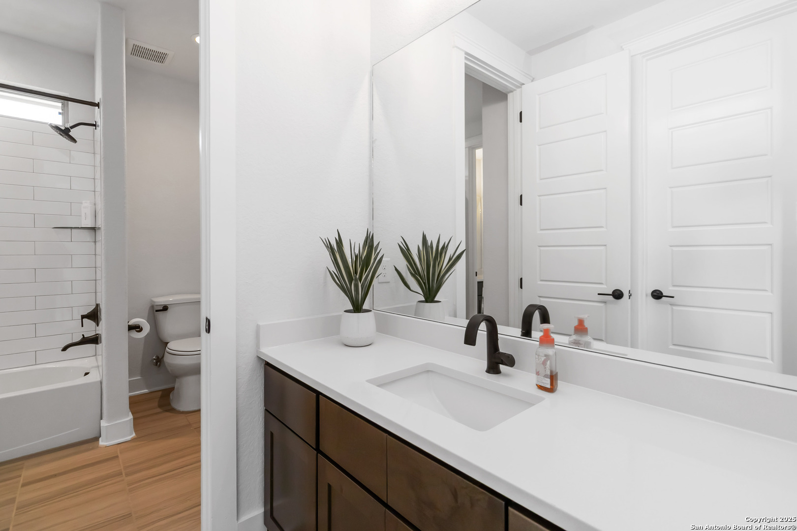 1512 Aubrey Point