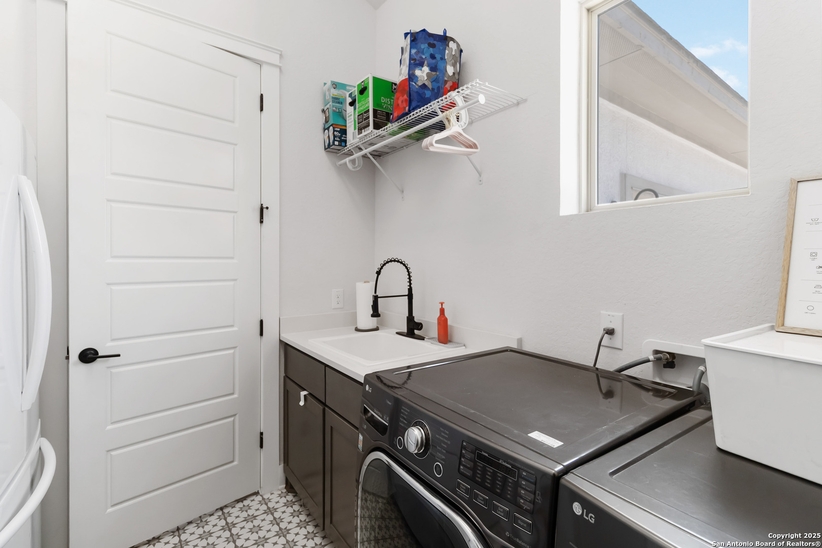 1512 Aubrey Point