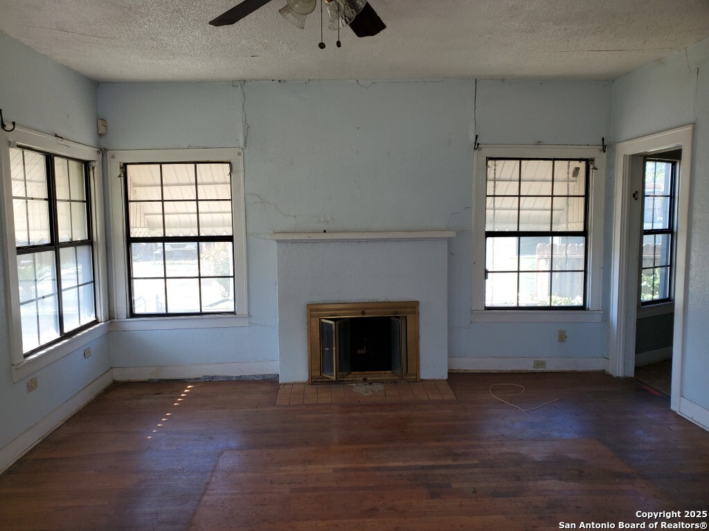 105 E Bonner Ave