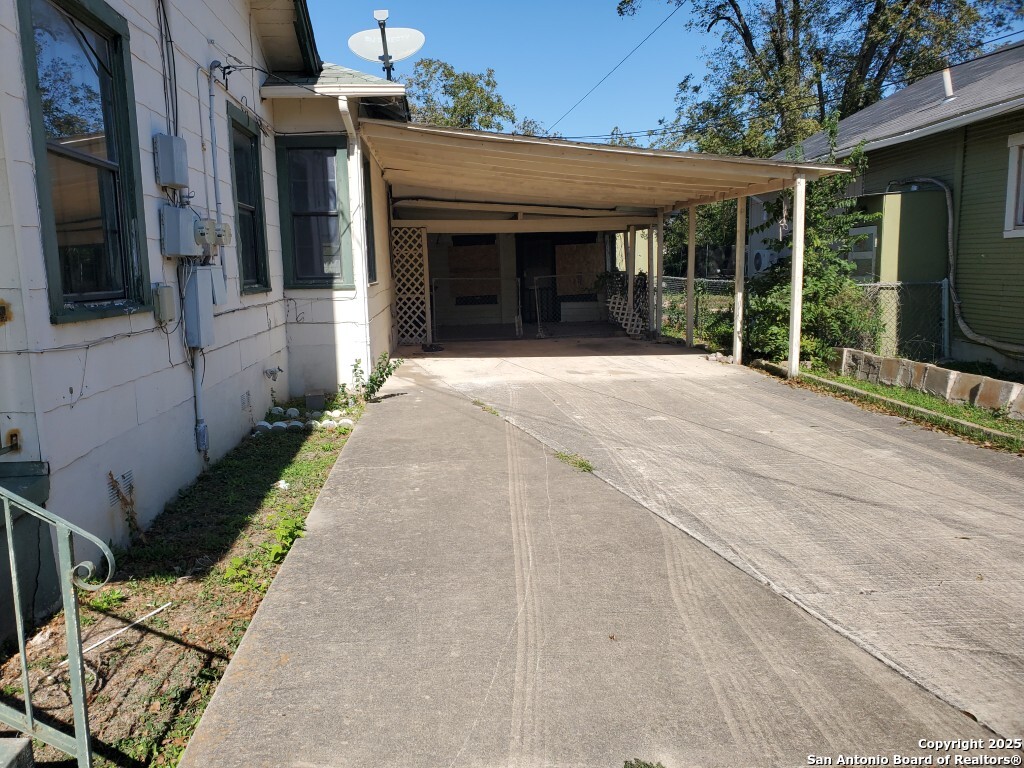 105 E Bonner Ave