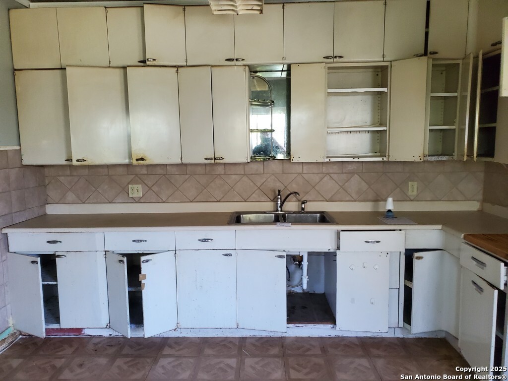 105 E Bonner Ave