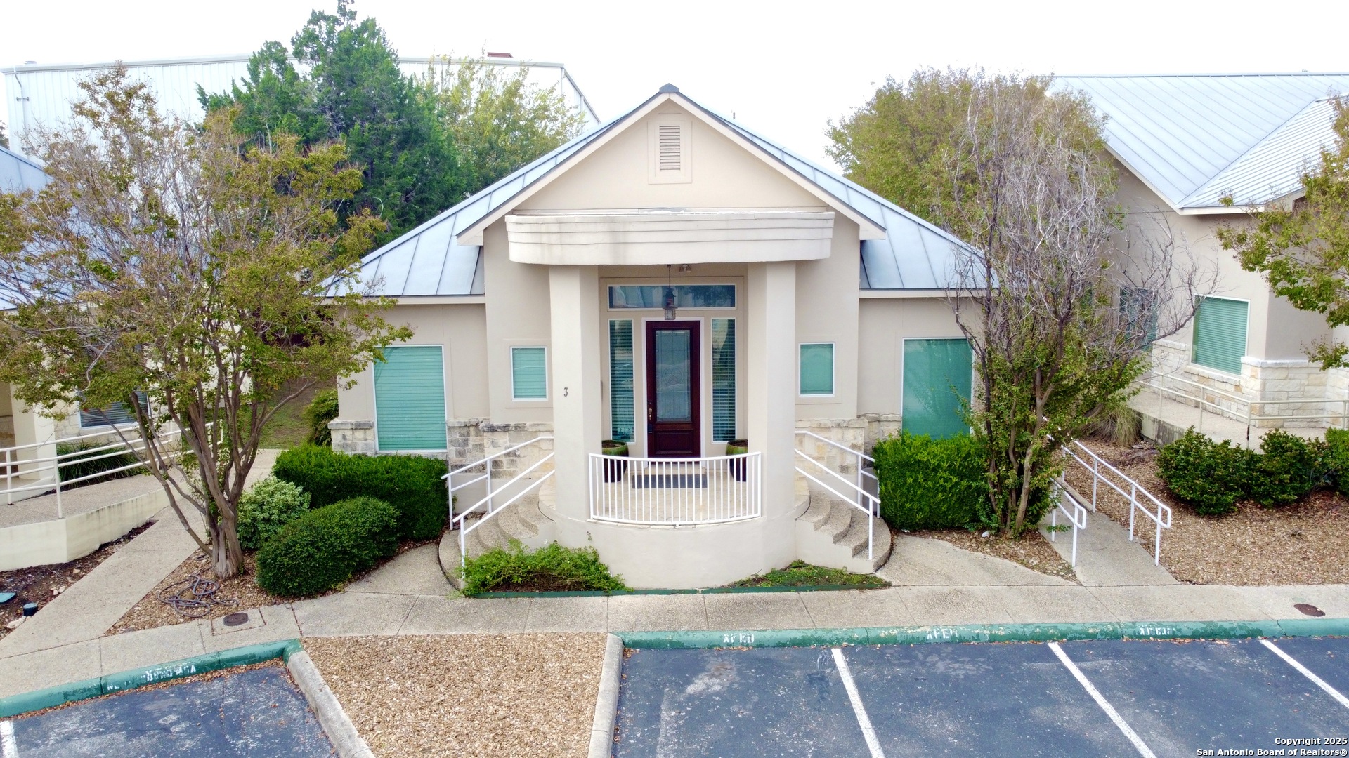 15303 Huebner Unit: 3