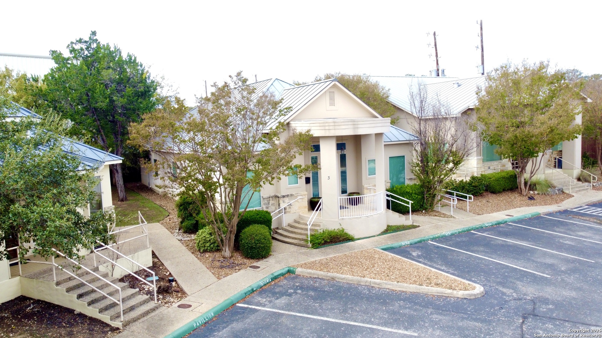 15303 Huebner Unit: 3
