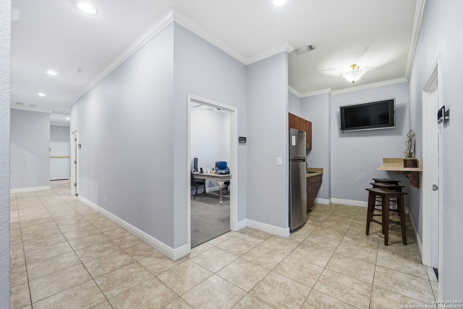 15303 Huebner Unit: 3
