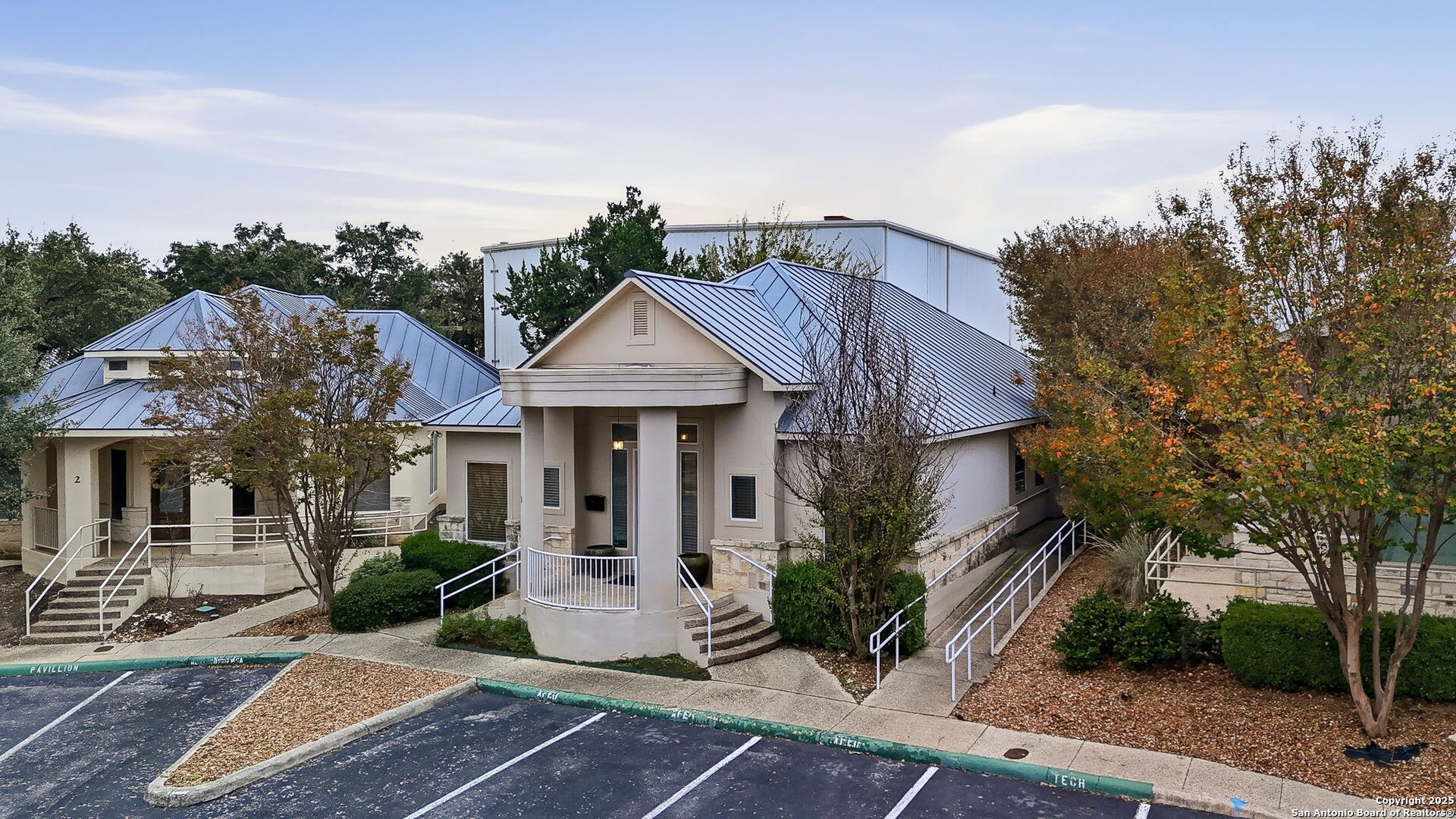 15303 Huebner Unit: 3