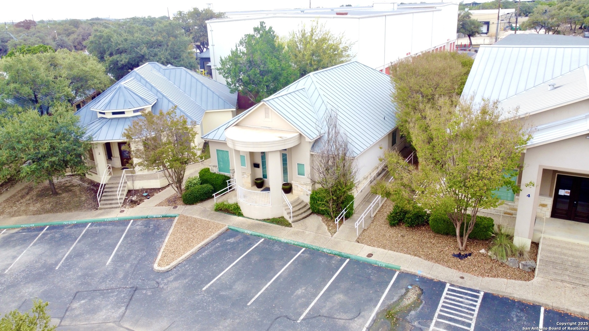 15303 Huebner Unit: 3