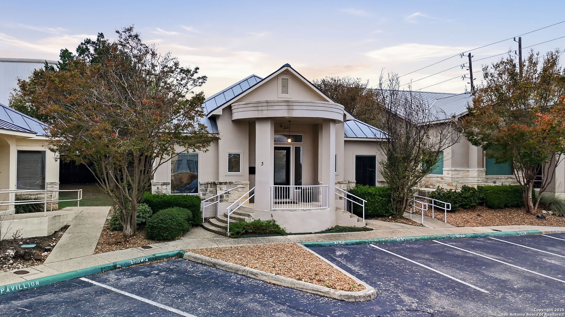 15303 Huebner Unit: 3