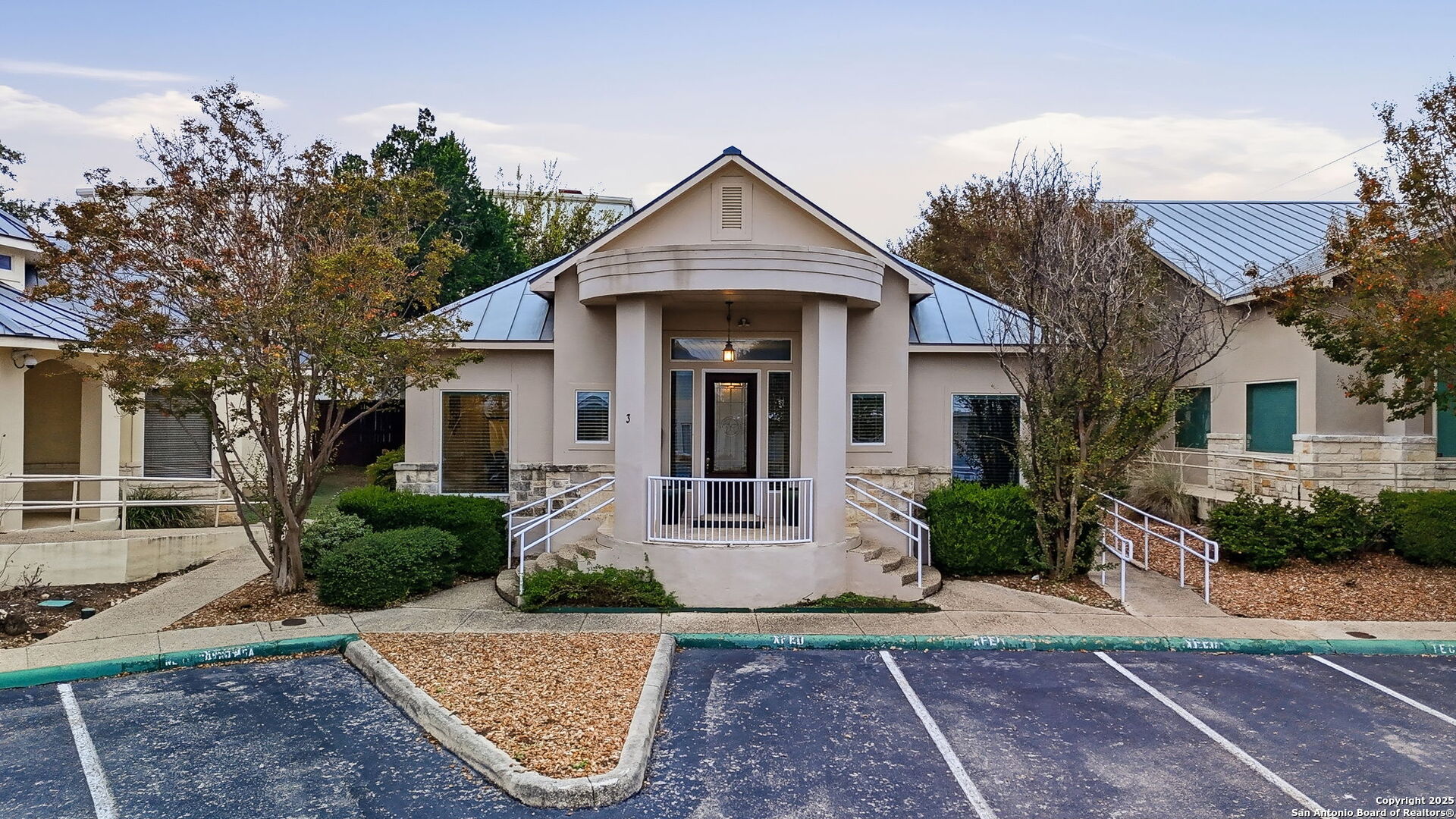 15303 Huebner Unit: 3