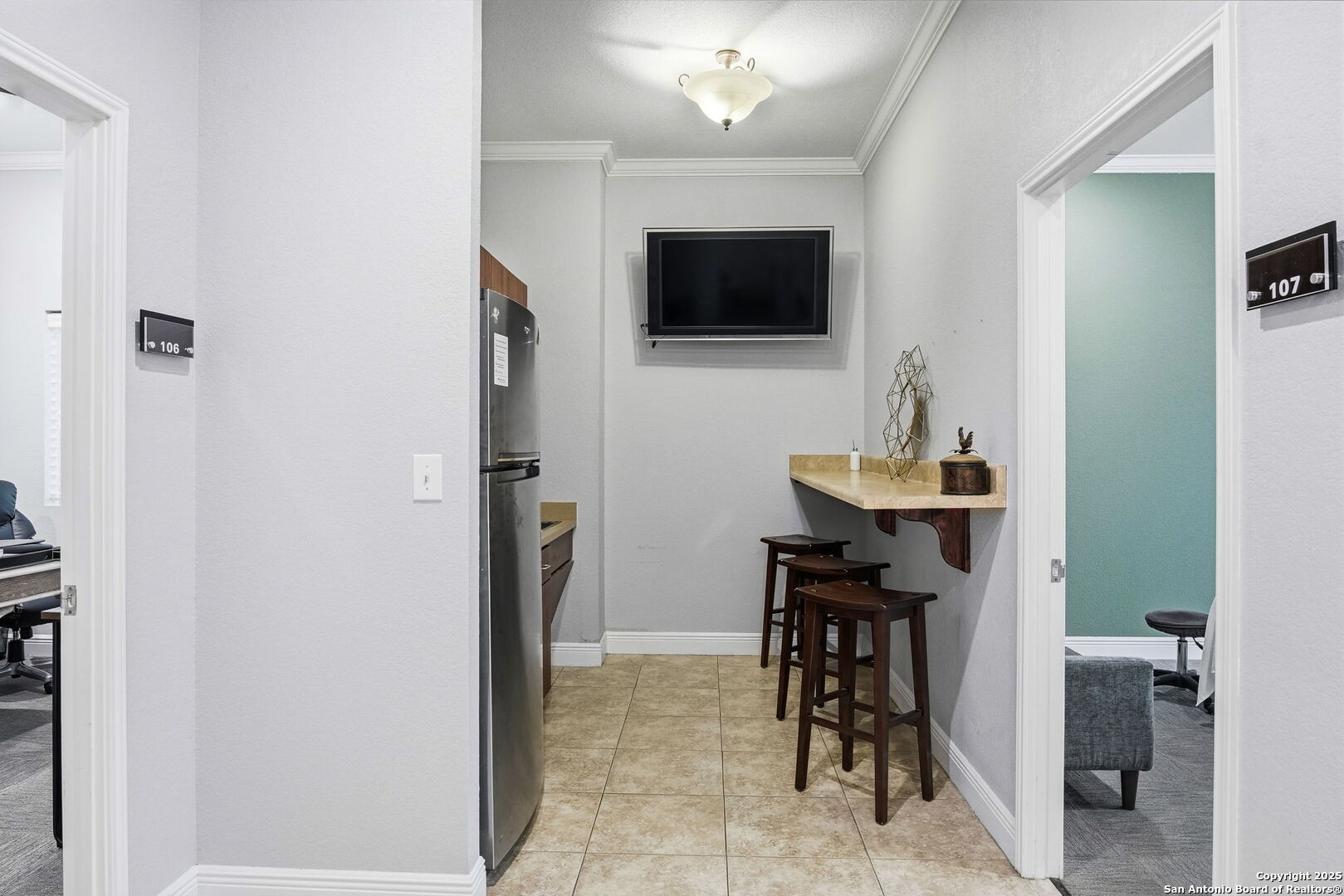 15303 Huebner Unit: 3