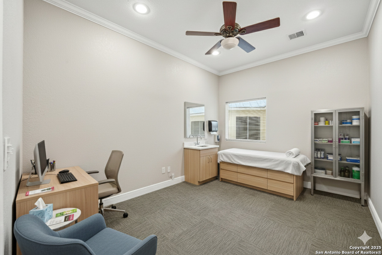 15303 Huebner Unit: 3