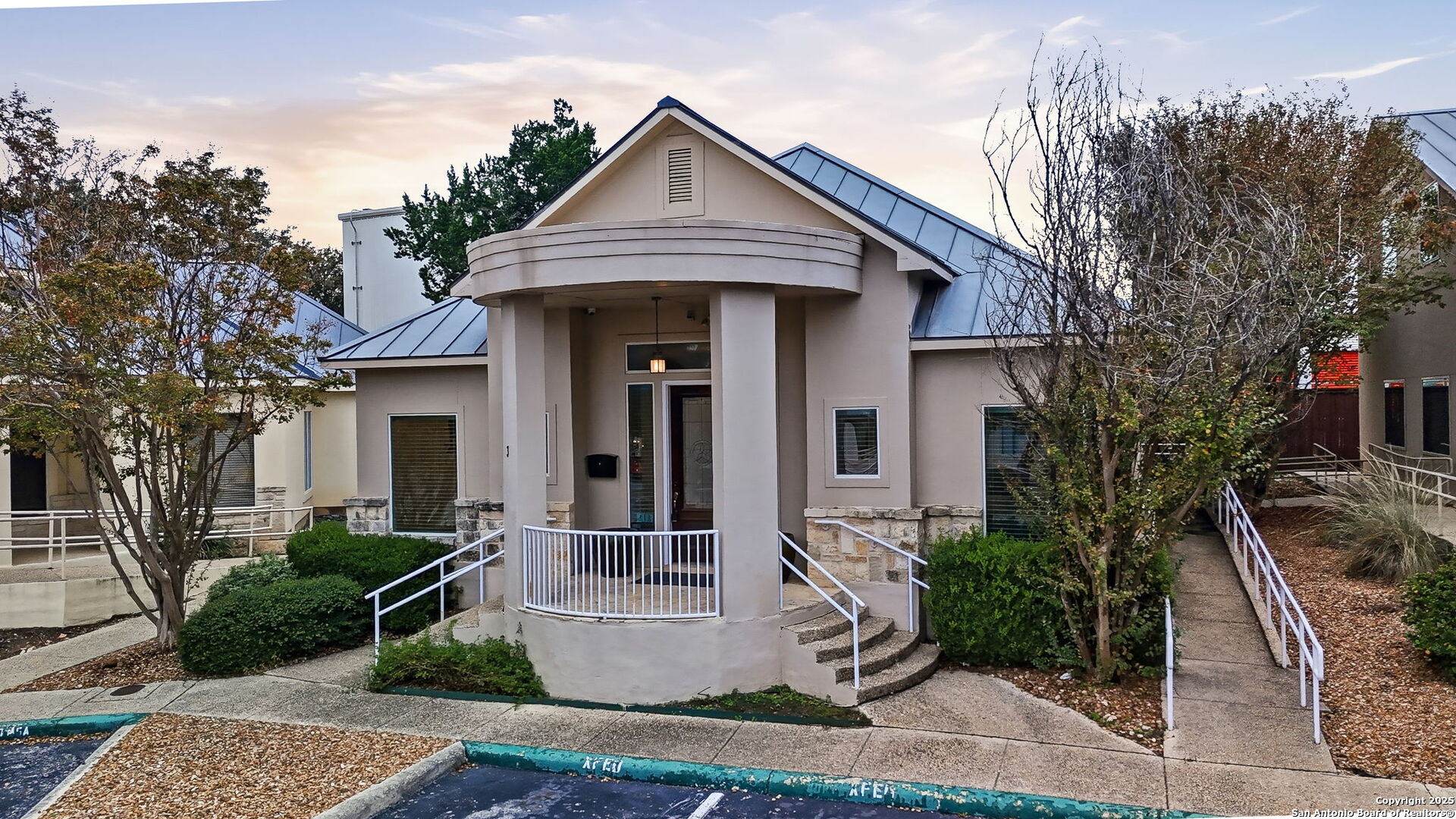15303 Huebner Unit: 3