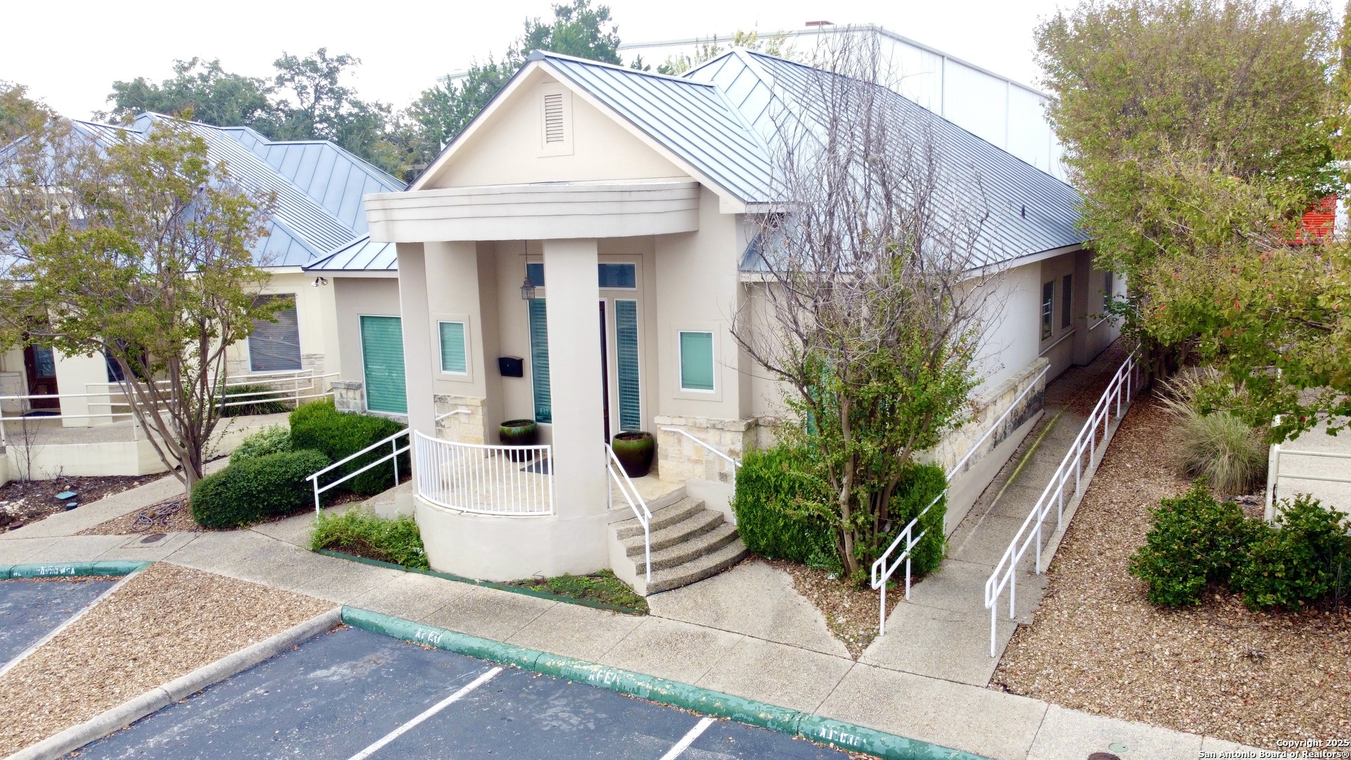 15303 Huebner Unit: 3