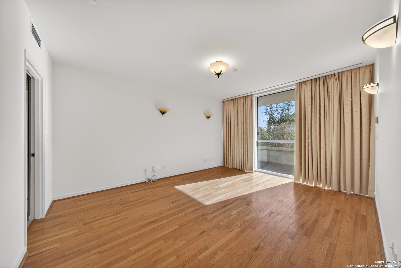 200 Patterson Unit: APT 210