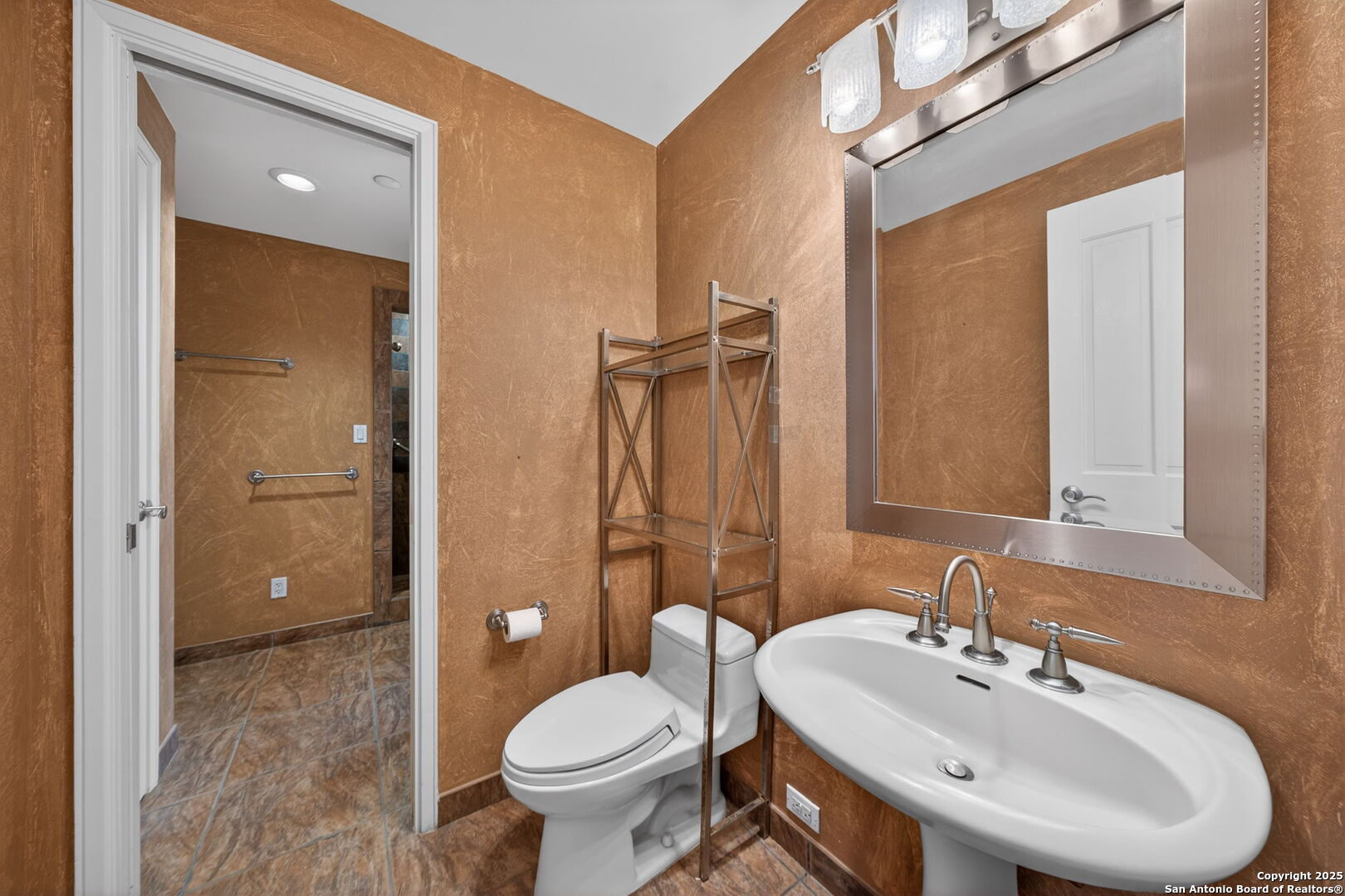 200 Patterson Unit: APT 210