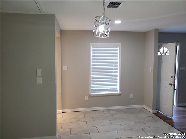 2118 Burnet