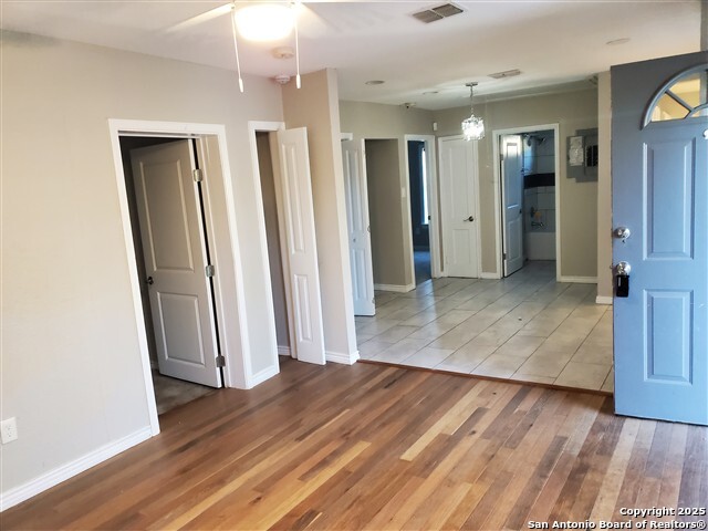 2118 Burnet