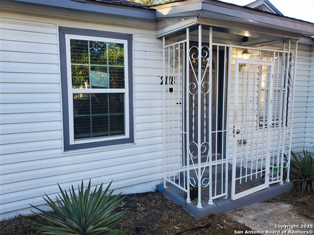 2118 Burnet