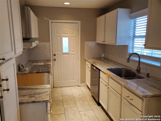 2118 Burnet
