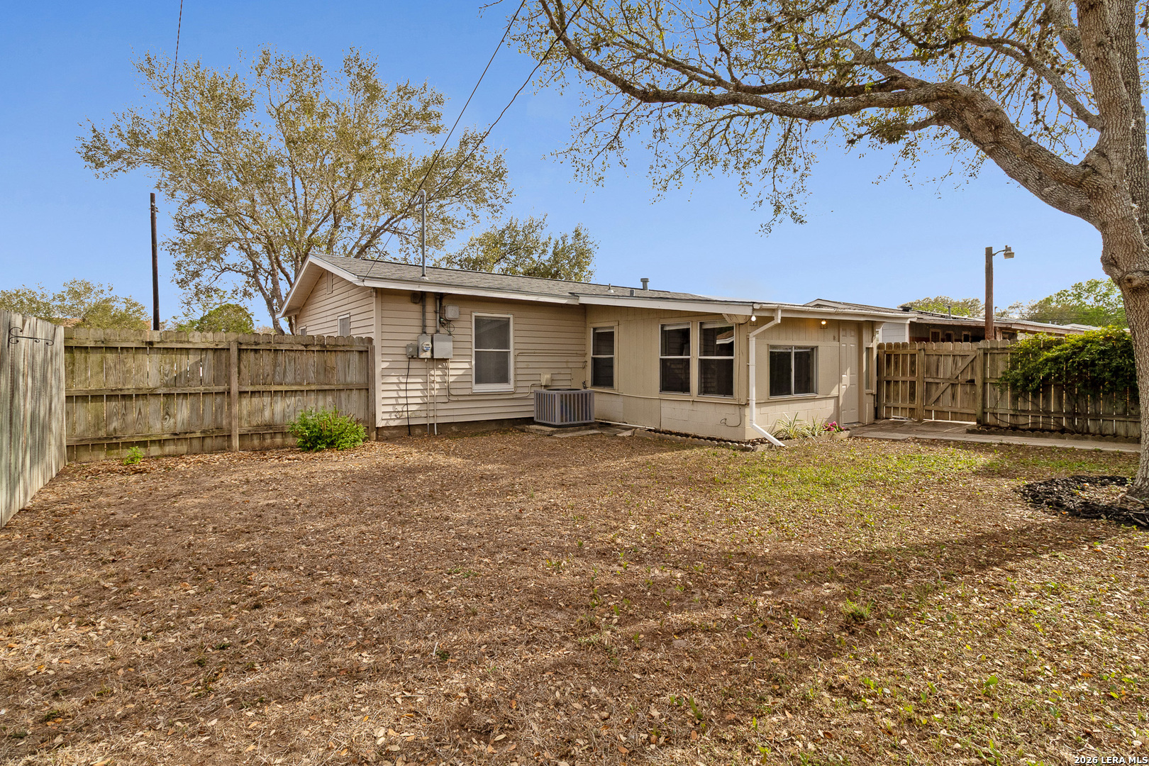 1411 E Corpus Christi St