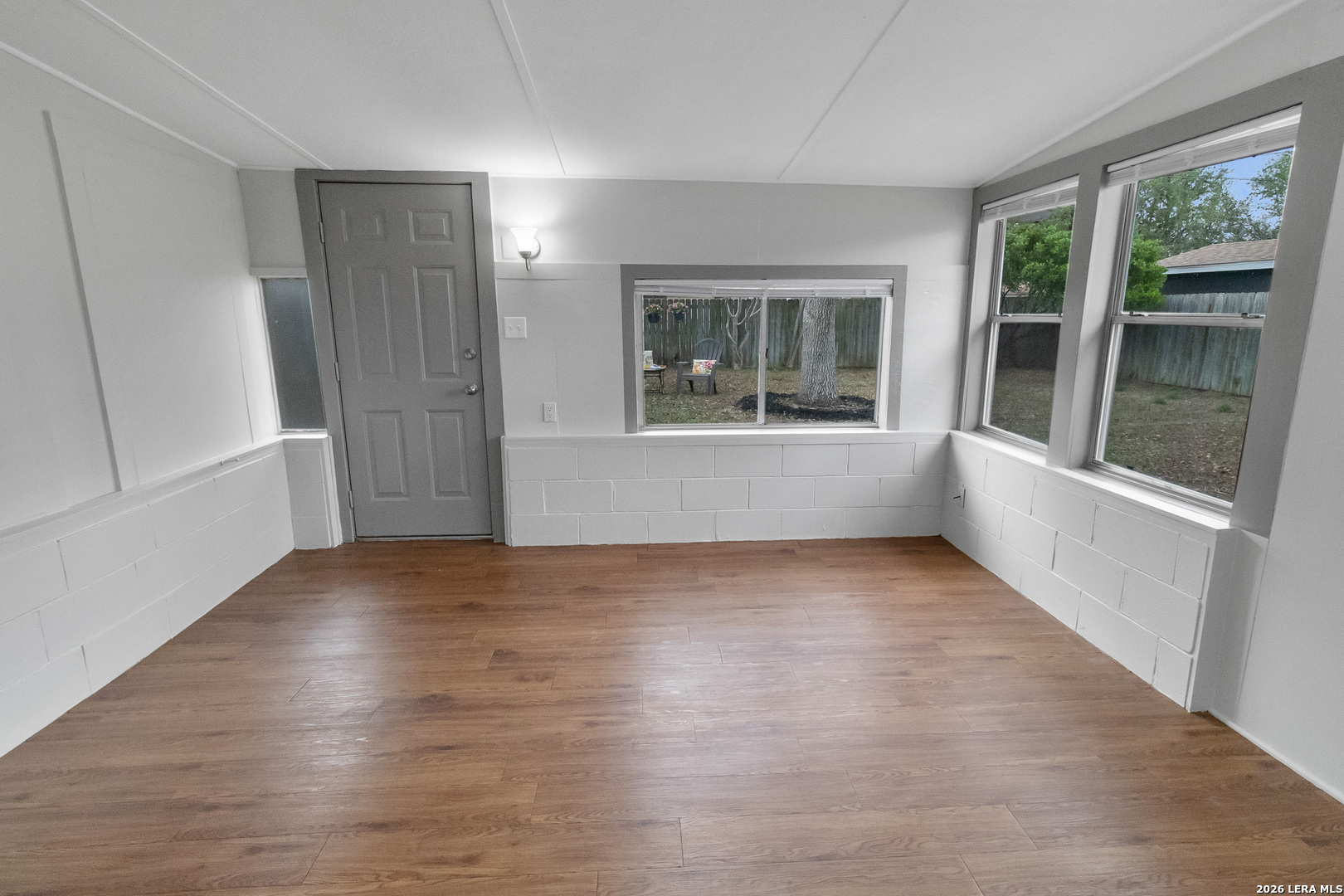 1411 E Corpus Christi St
