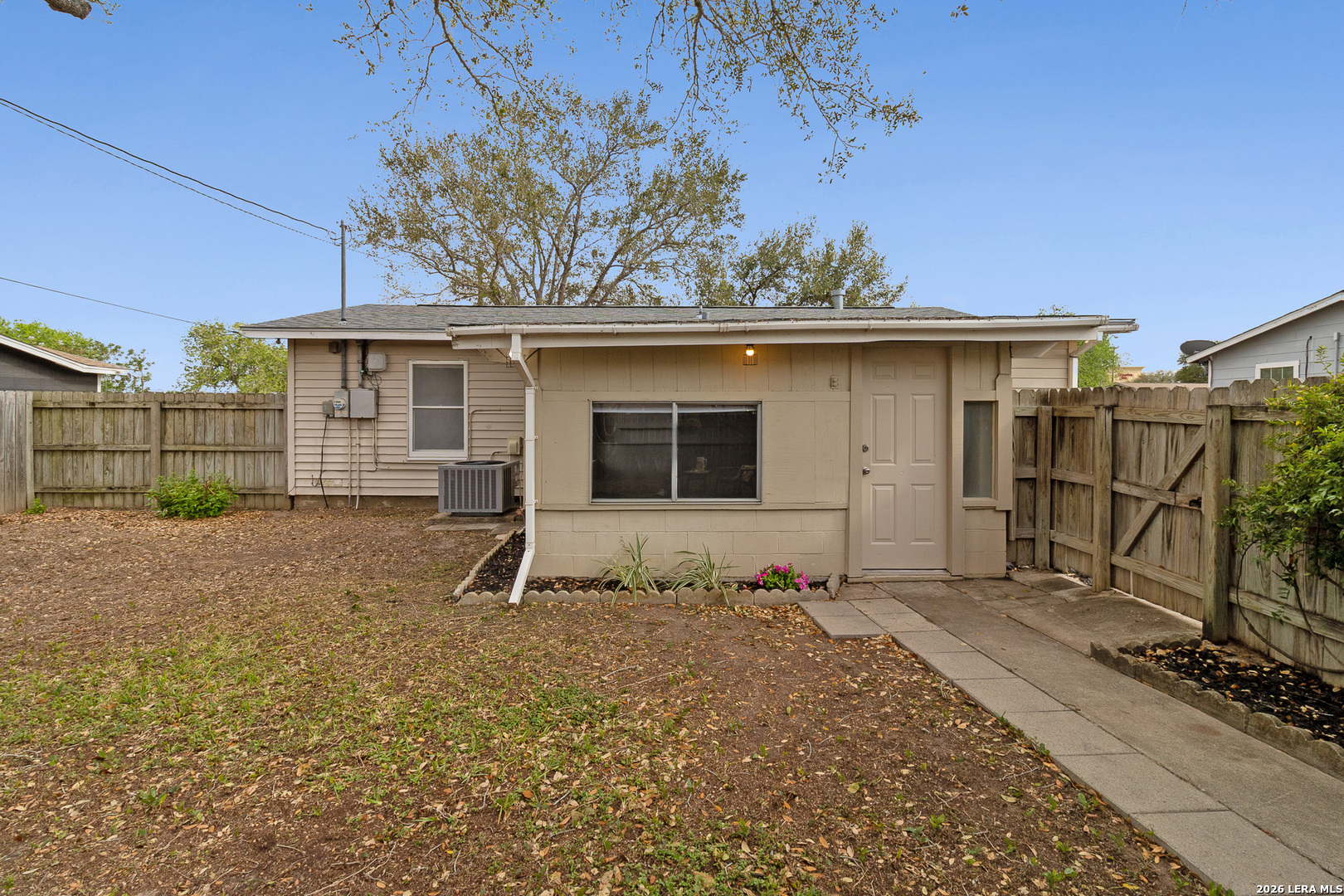 1411 E Corpus Christi St