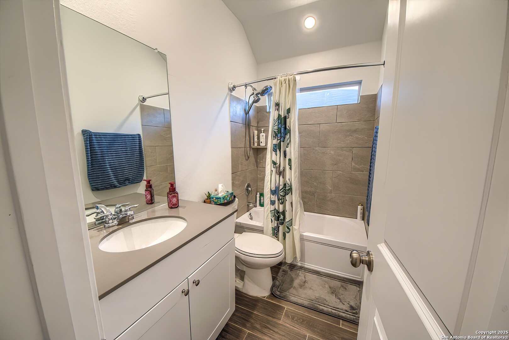 6037 Cerulean Ln