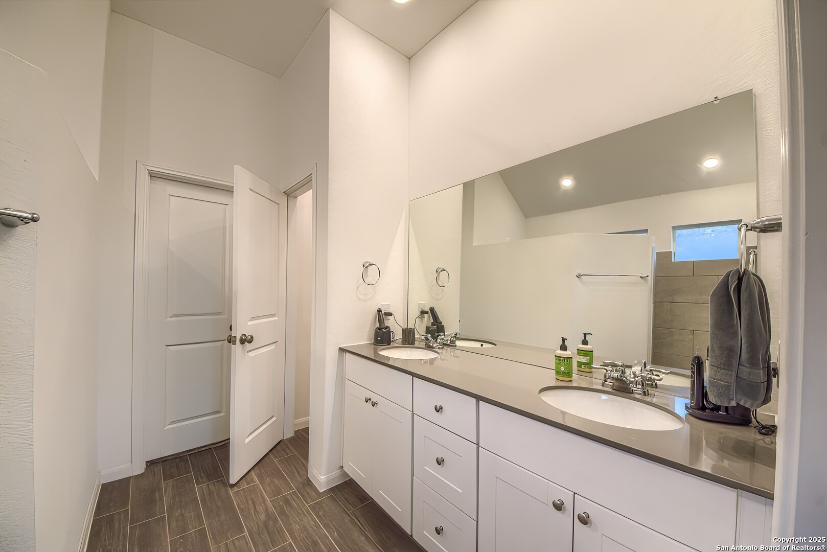 6037 Cerulean Ln
