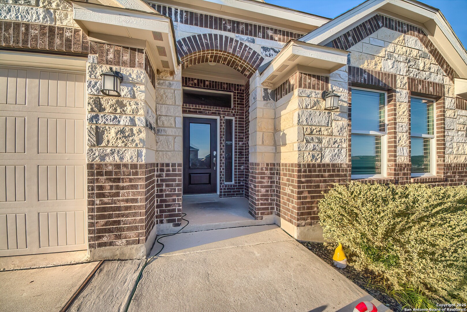 6037 Cerulean Ln