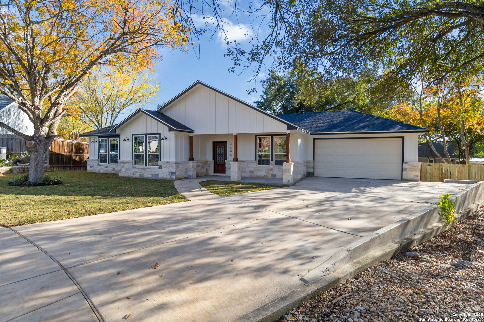 4606 Oak Climb