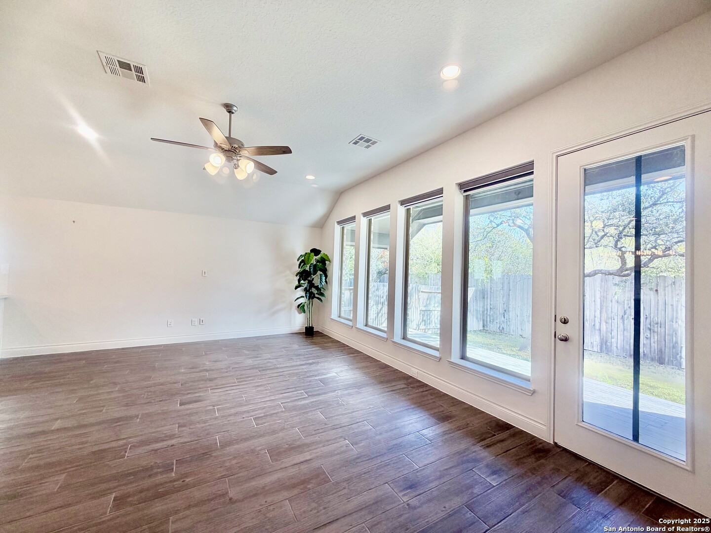 1470 Pitcher Bend