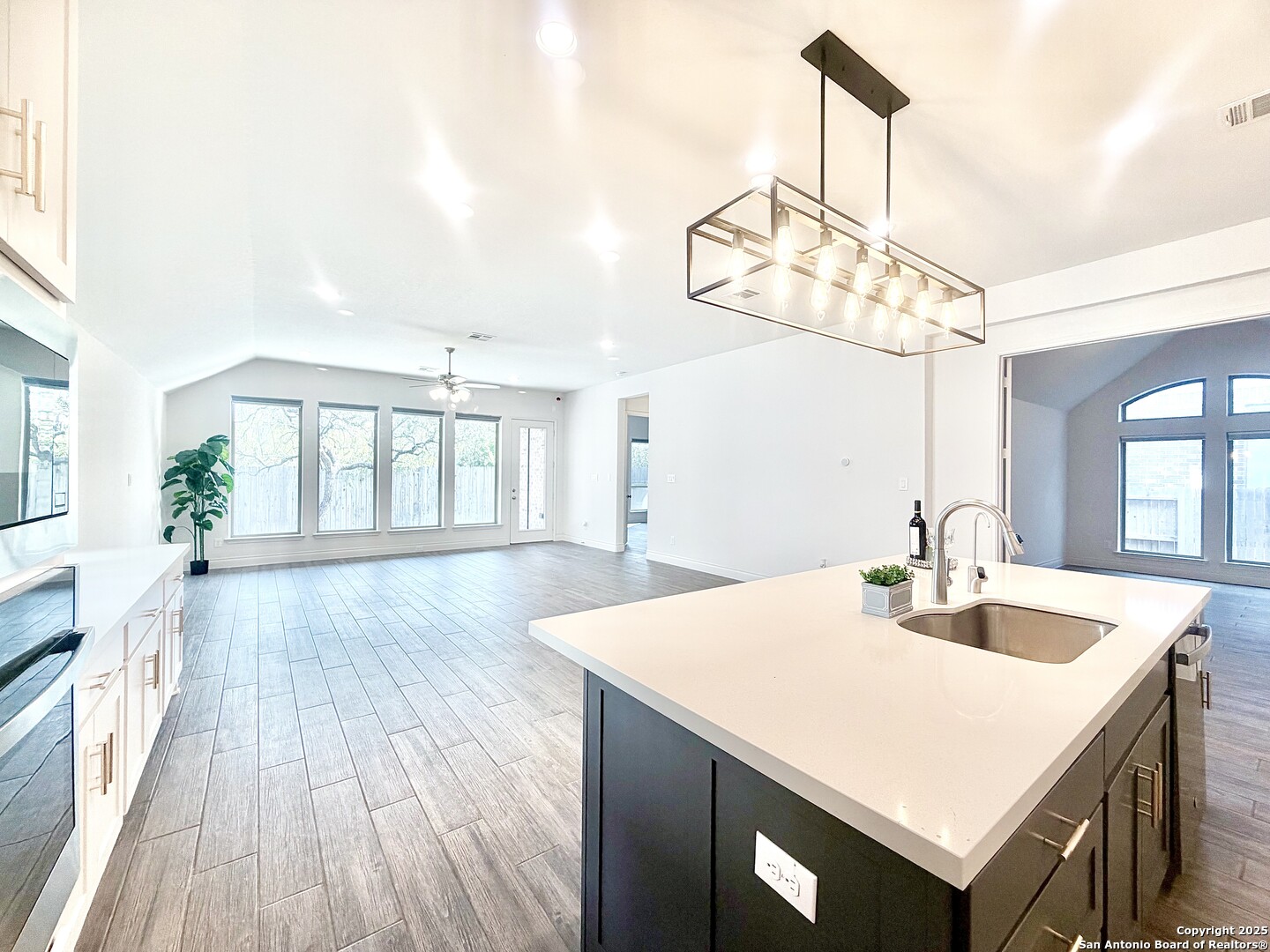 1470 Pitcher Bend