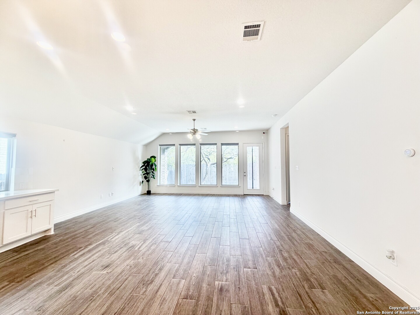 1470 Pitcher Bend