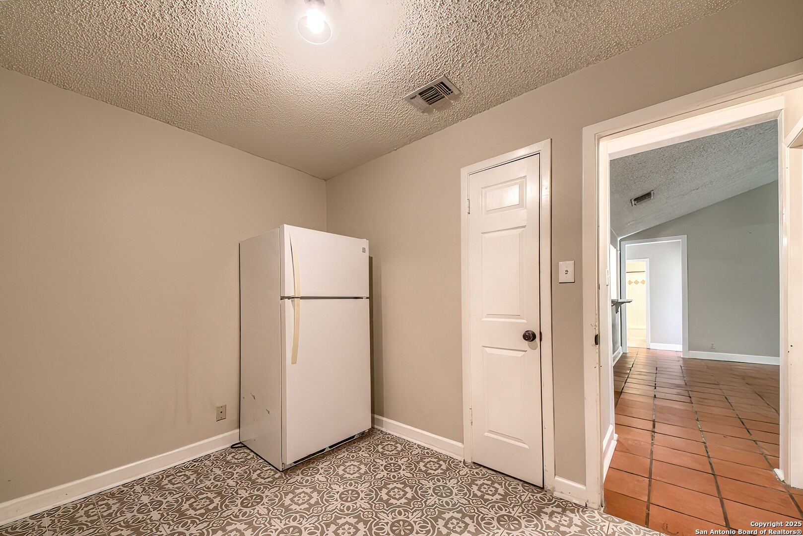 1734 Mountjoy