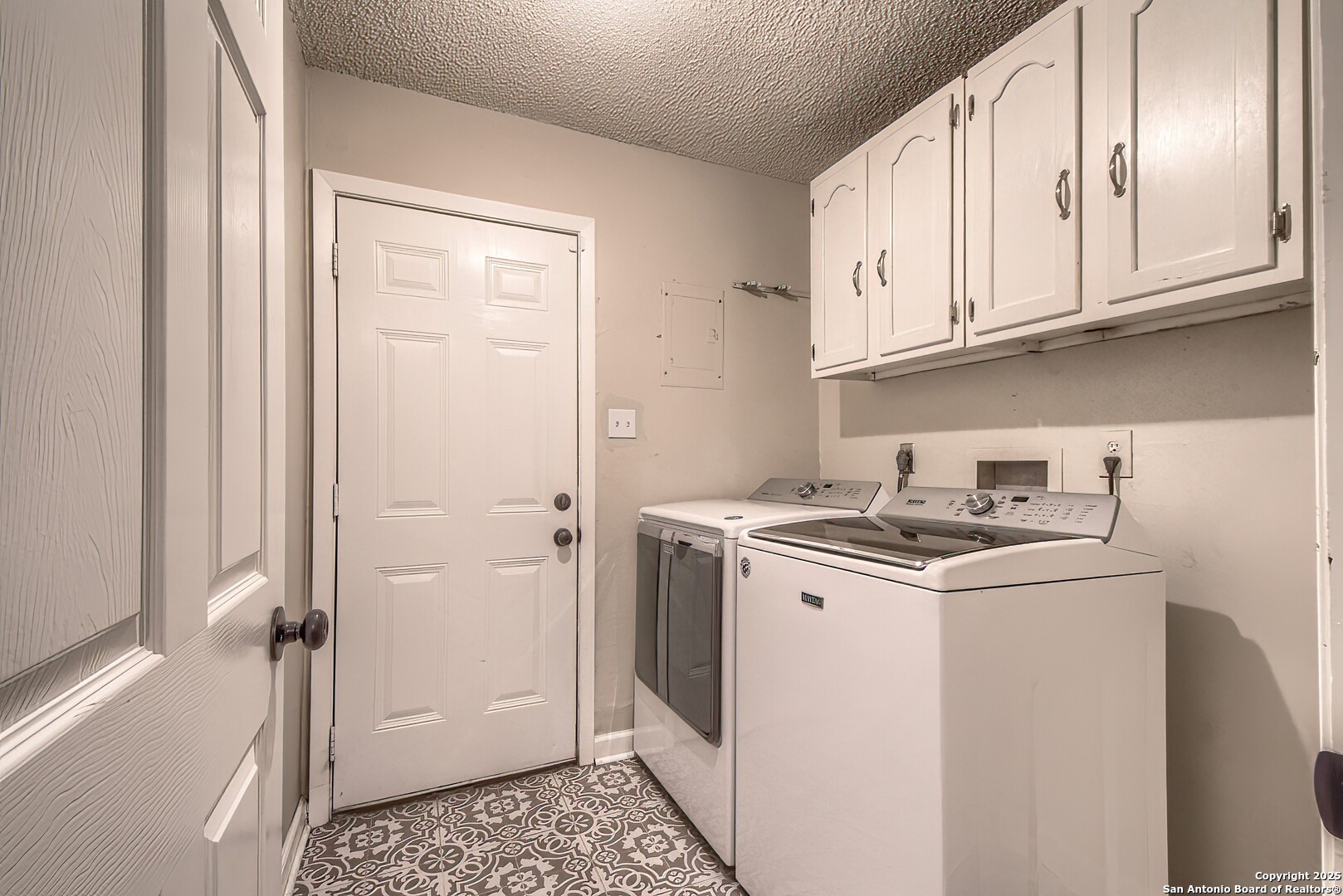 1734 Mountjoy
