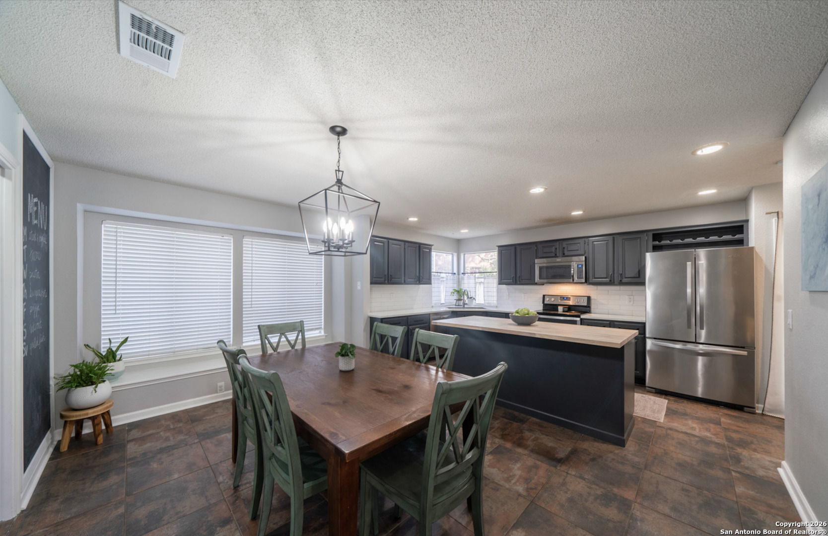 2435 Pendant Oak
