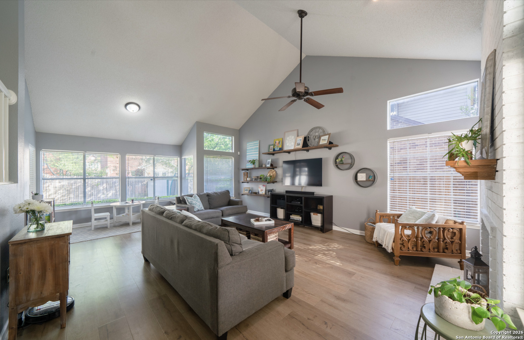 2435 Pendant Oak