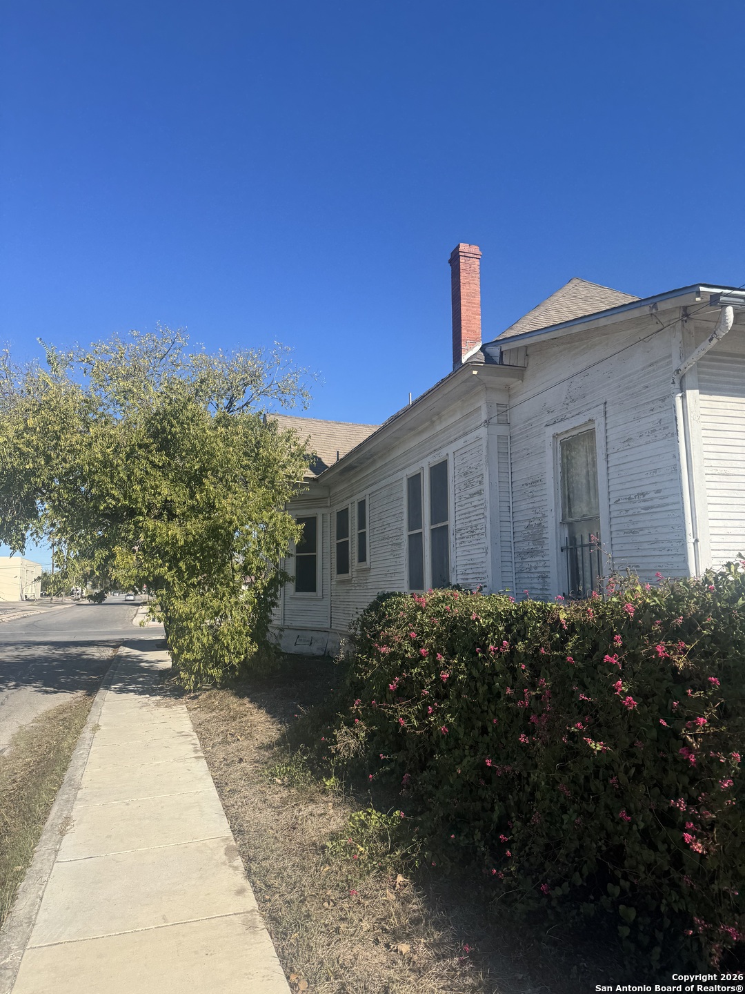 2424 Buena Vista