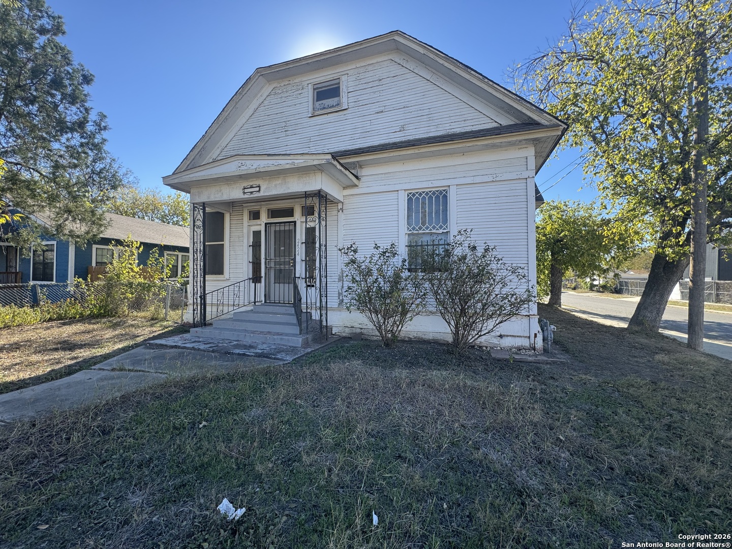 2424 Buena Vista