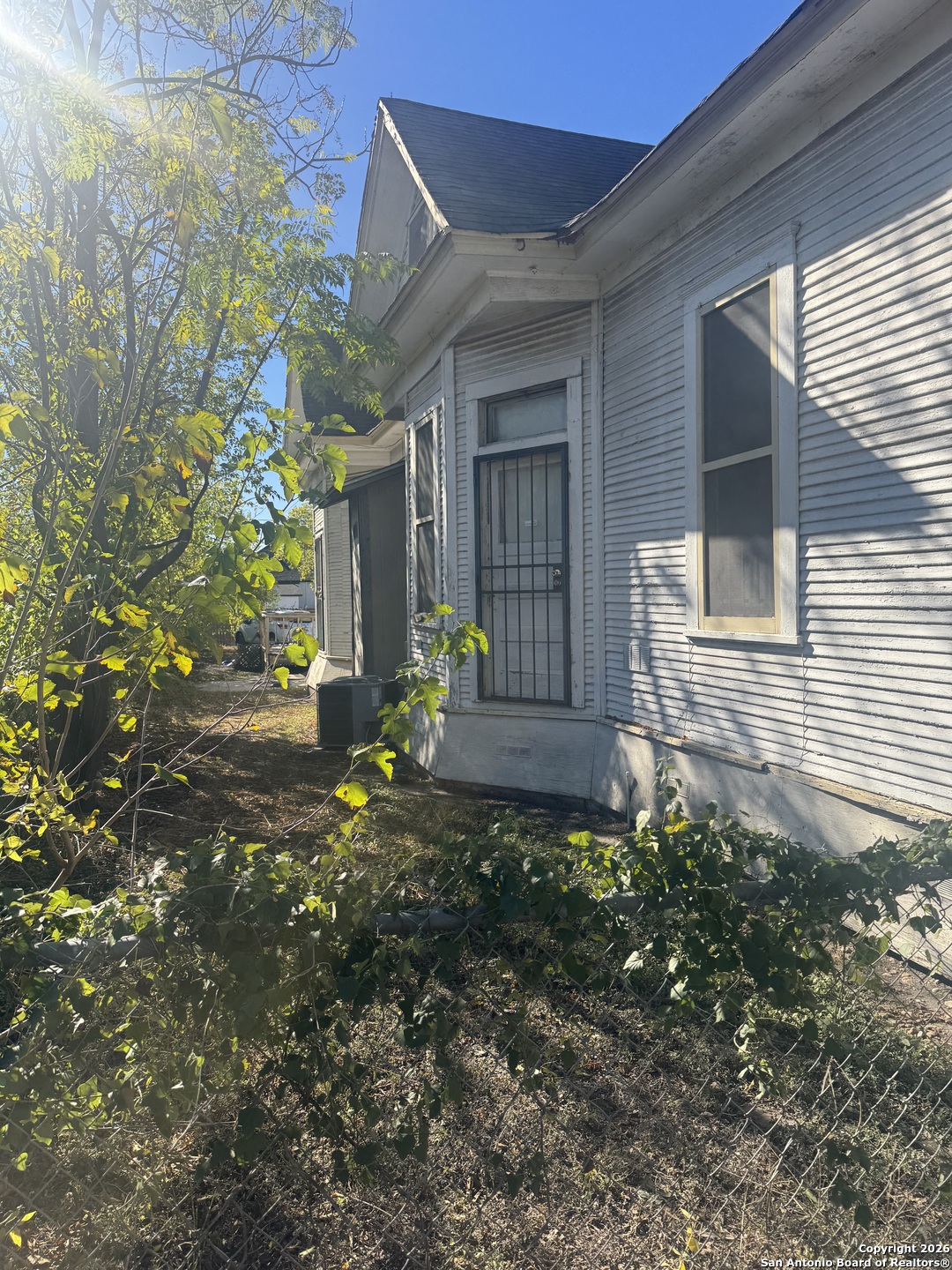 2424 Buena Vista