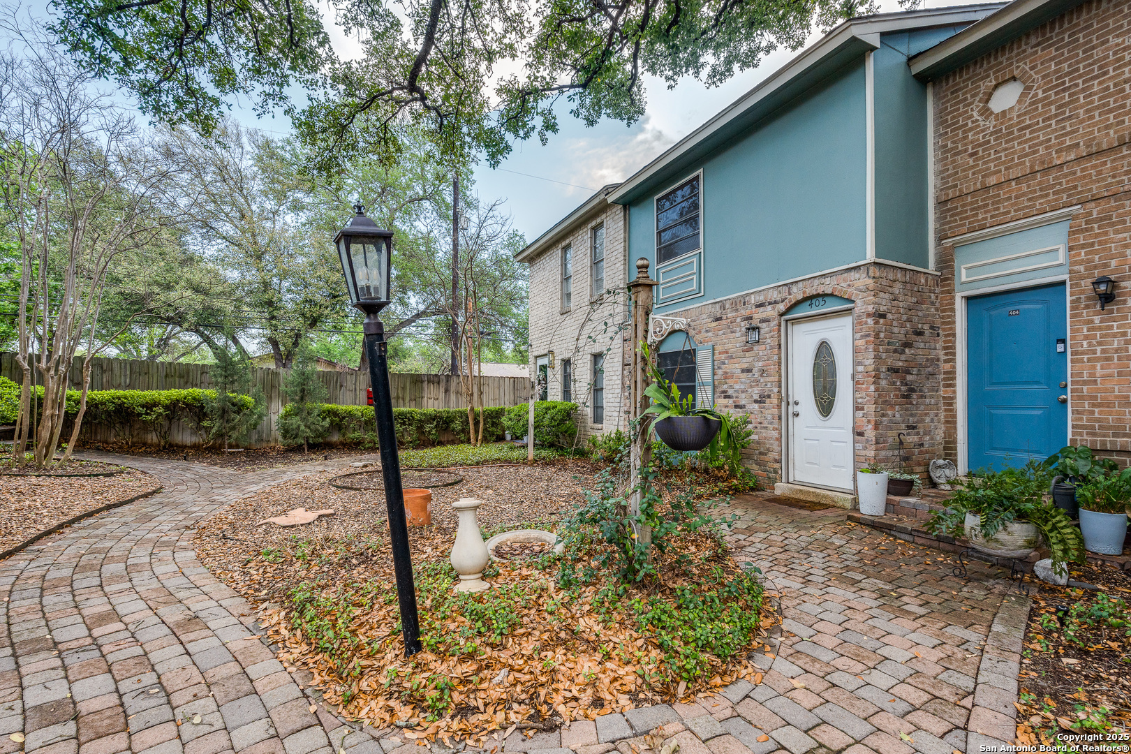 2811 Woodbury Unit: 405