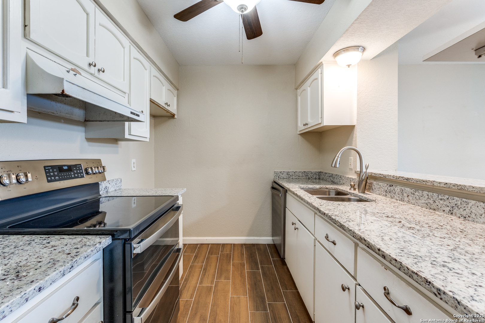 2811 Woodbury Unit: 405