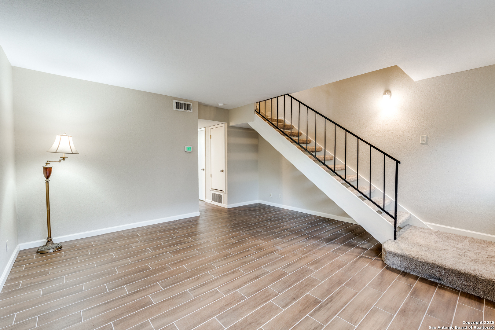 2811 Woodbury Unit: 405