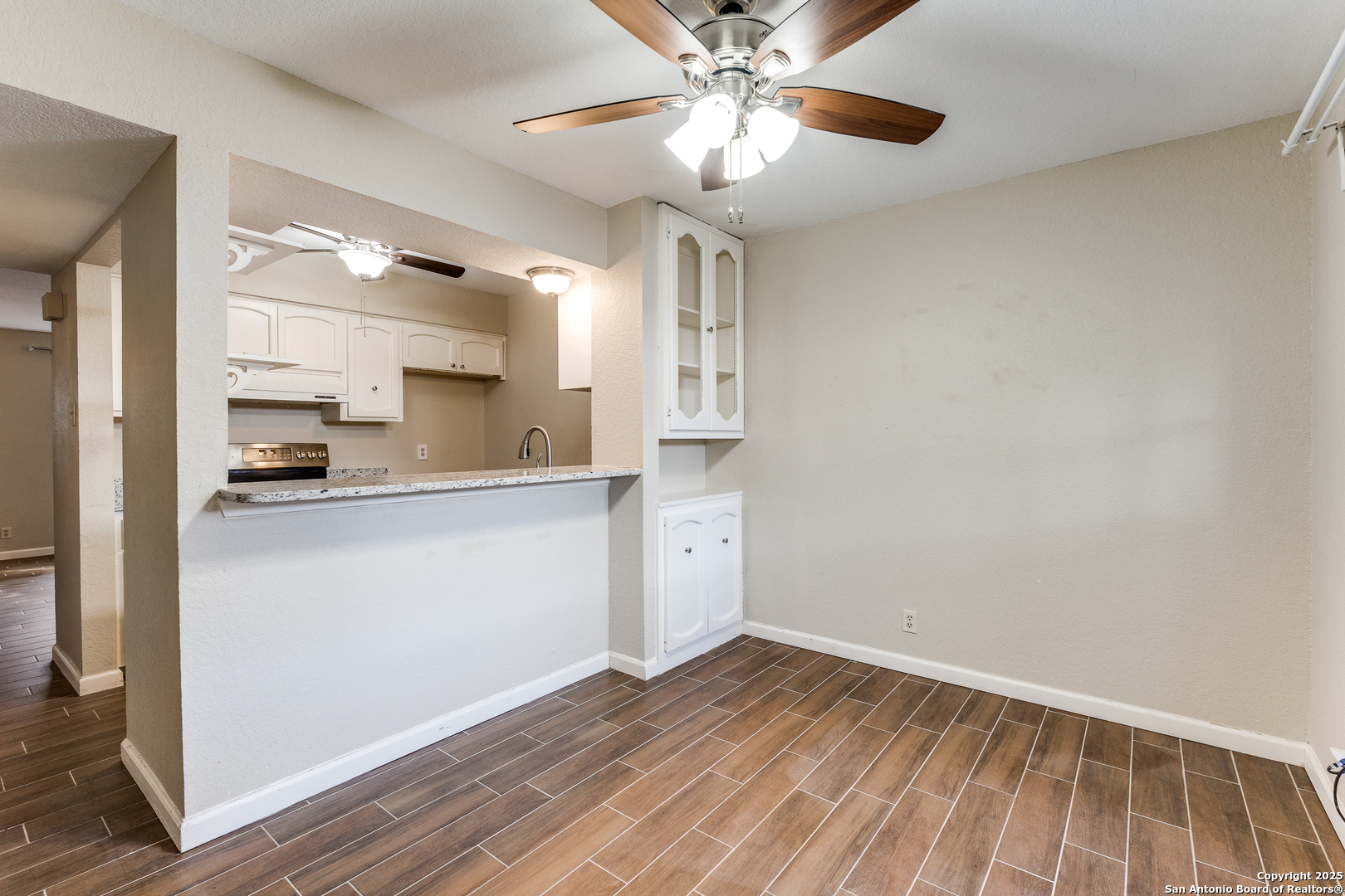 2811 Woodbury Unit: 405