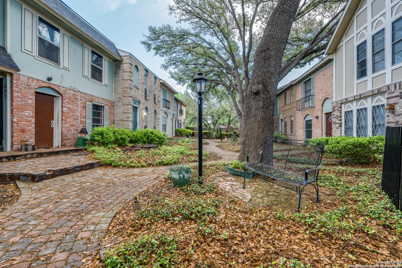 2811 Woodbury Unit: 405