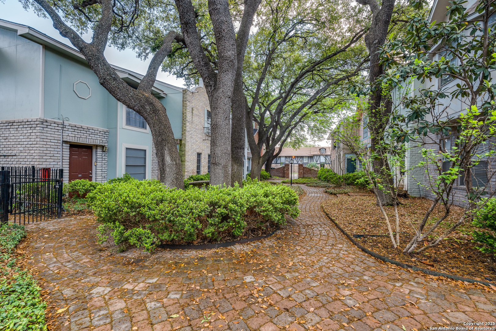 2811 Woodbury Unit: 405