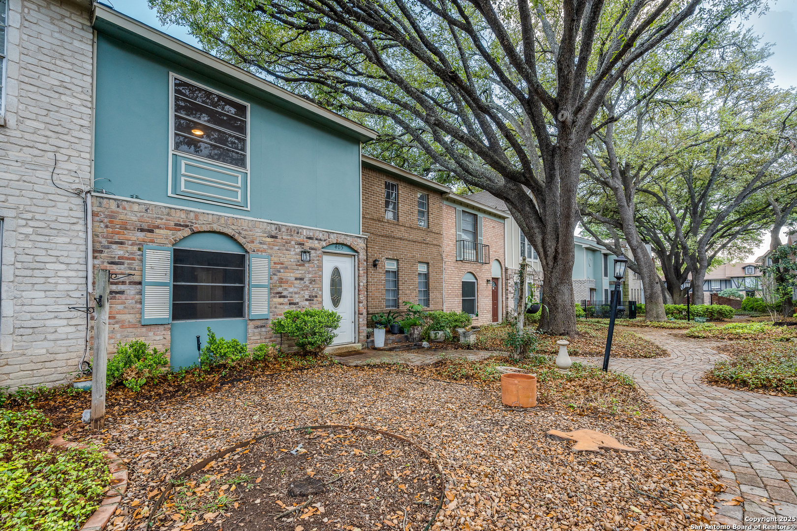 2811 Woodbury Unit: 405